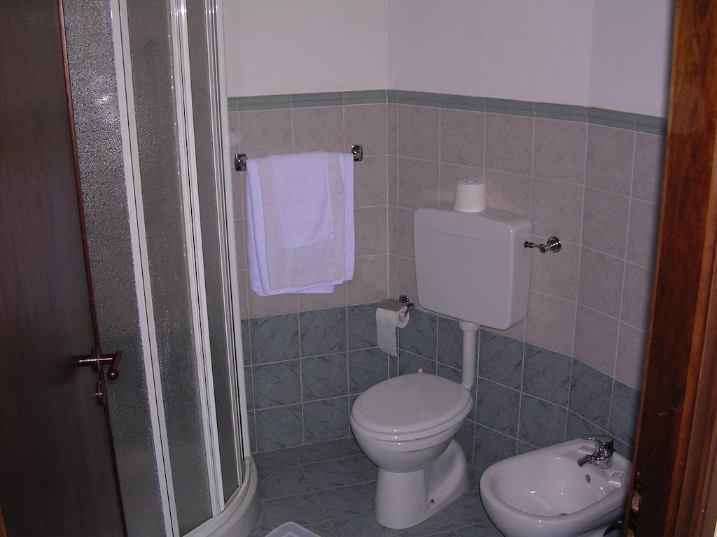 Cerrutihotel Vercelli Zimmer foto